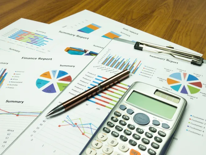 dokumenty i kalkulator