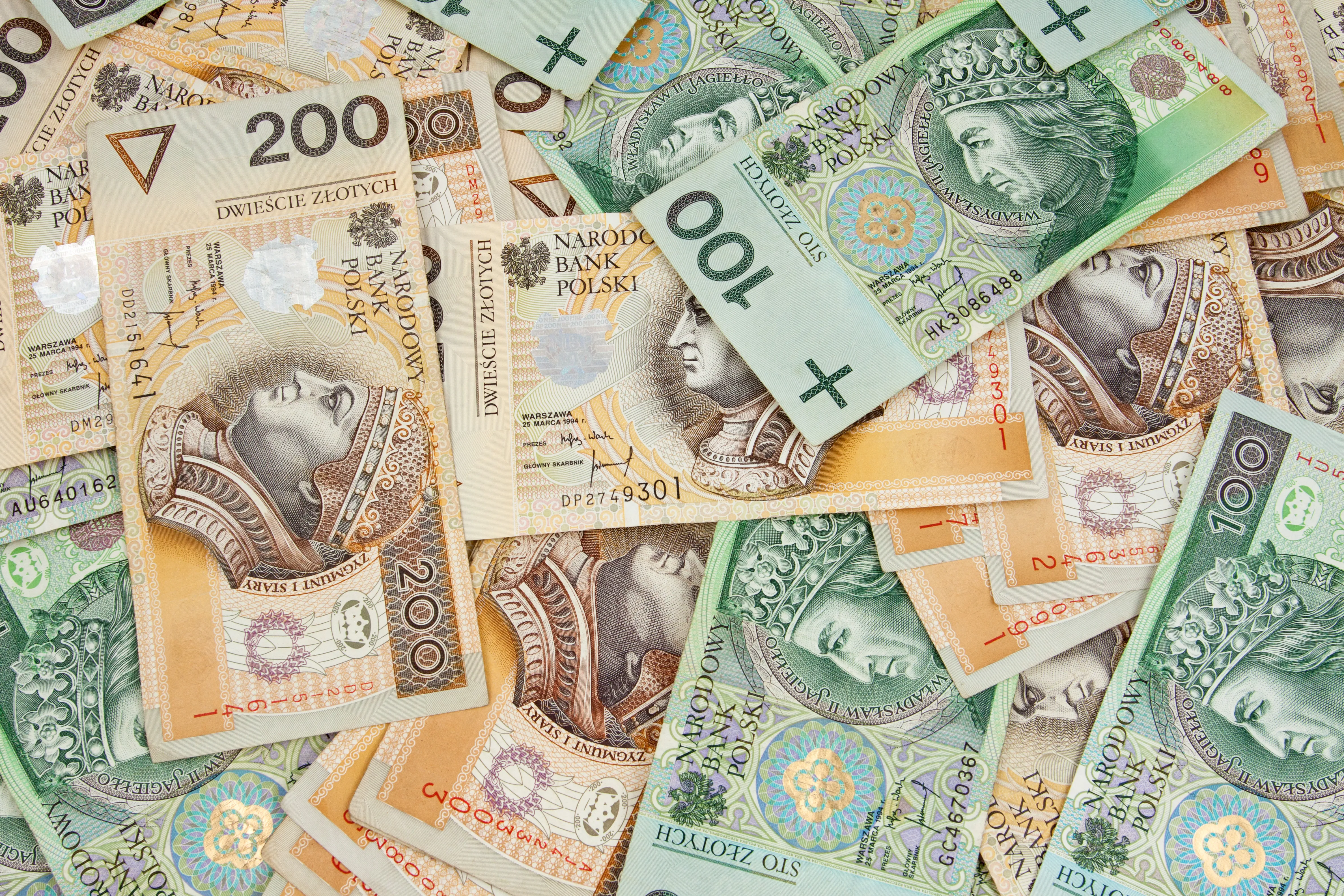 Na zdjęciu widać polskie banknoty. 