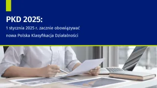 Powiększ obraz: Na grafice znajduje się tekst: „PKD 2025: 1 stycznia 2025 r. zacznie obowiazywać nowa Polska Klasyfikacja Działalności” oraz zdjęcie osobę przeglądającą dokumenty.